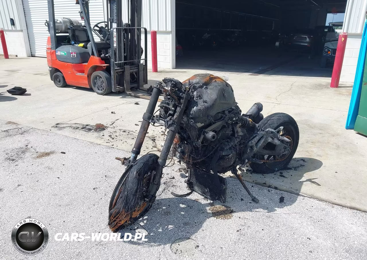 2021 Ducati Monster VIN:ZDMMAMDT7MB001316 - 2