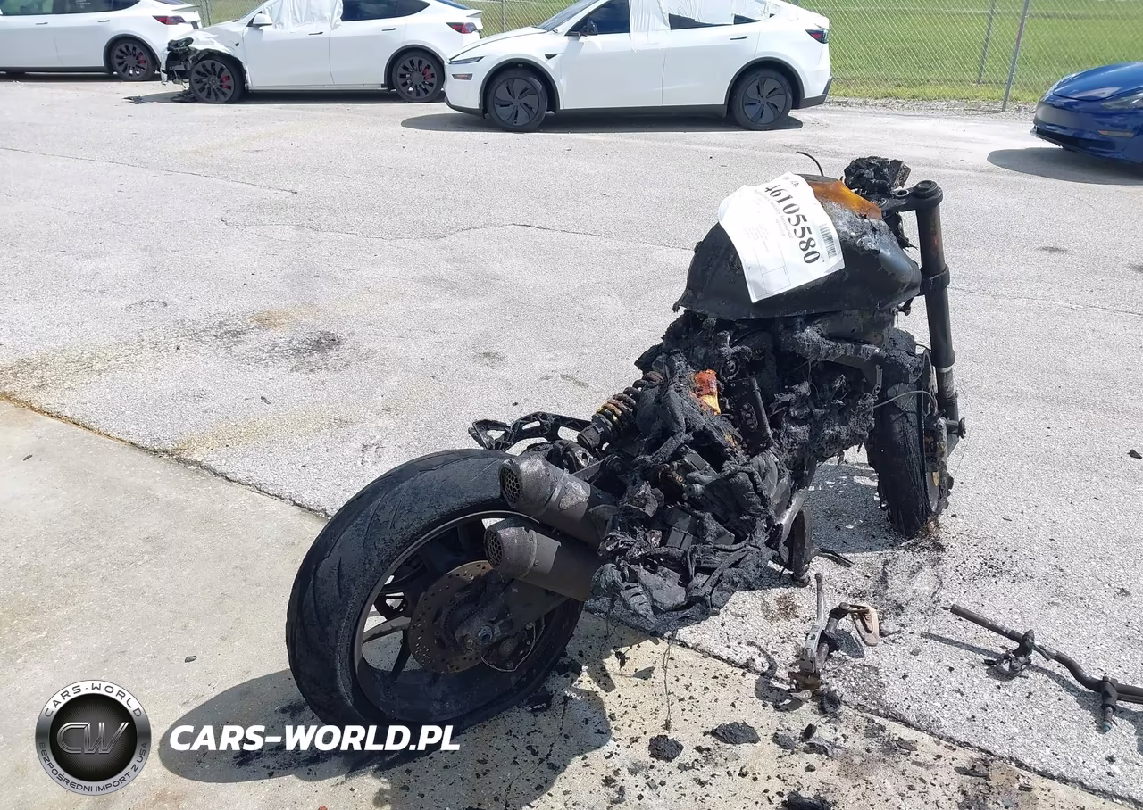 2021 Ducati Monster VIN:ZDMMAMDT7MB001316 - 4