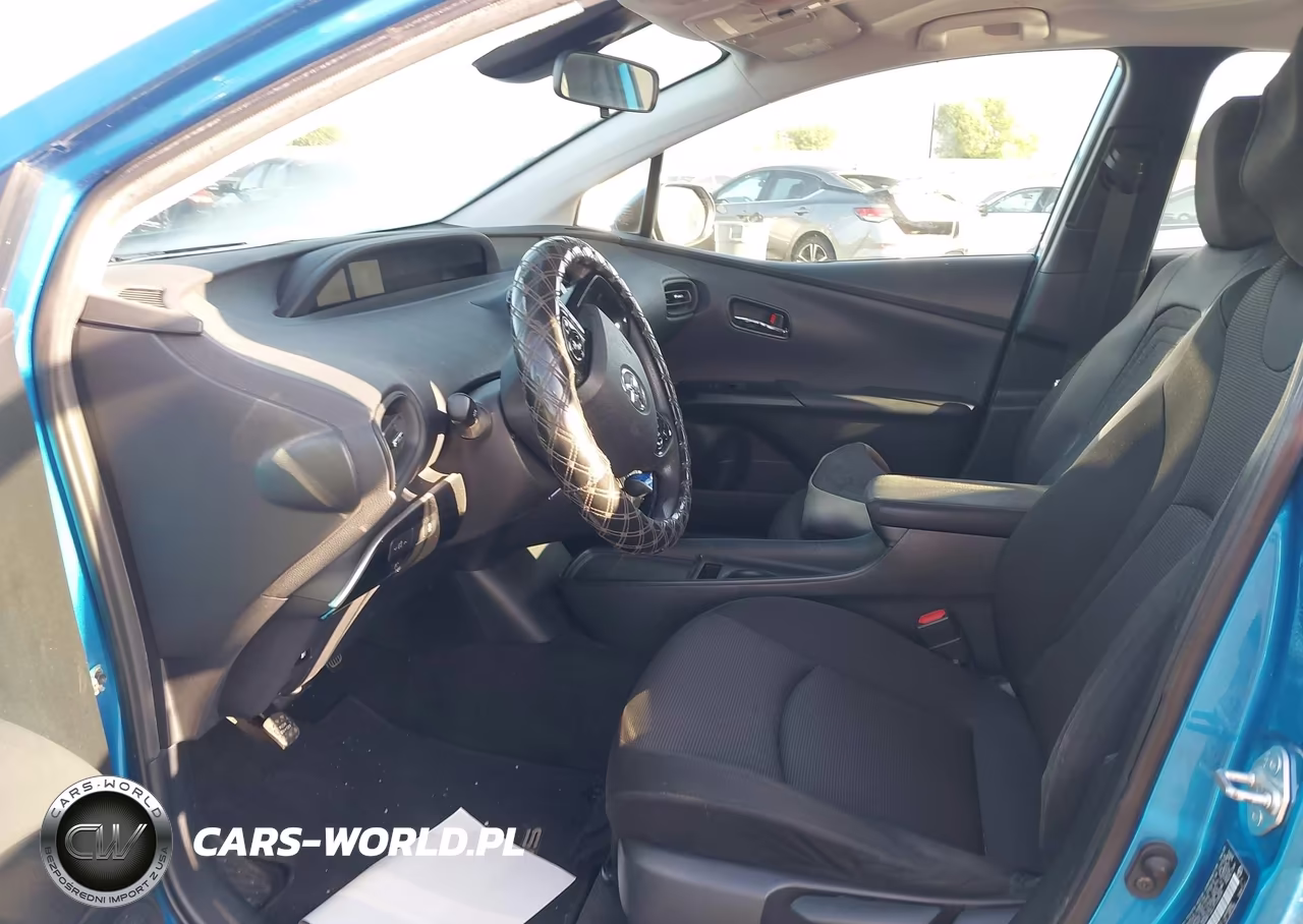 2020 Toyota Prius L Eco VIN:JTDKARFU2L3123225 - 5