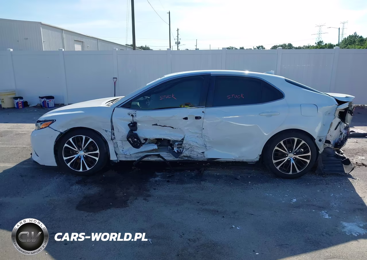 2019 Toyota Camry Se VIN:4T1B11HK0KU169704 - 14