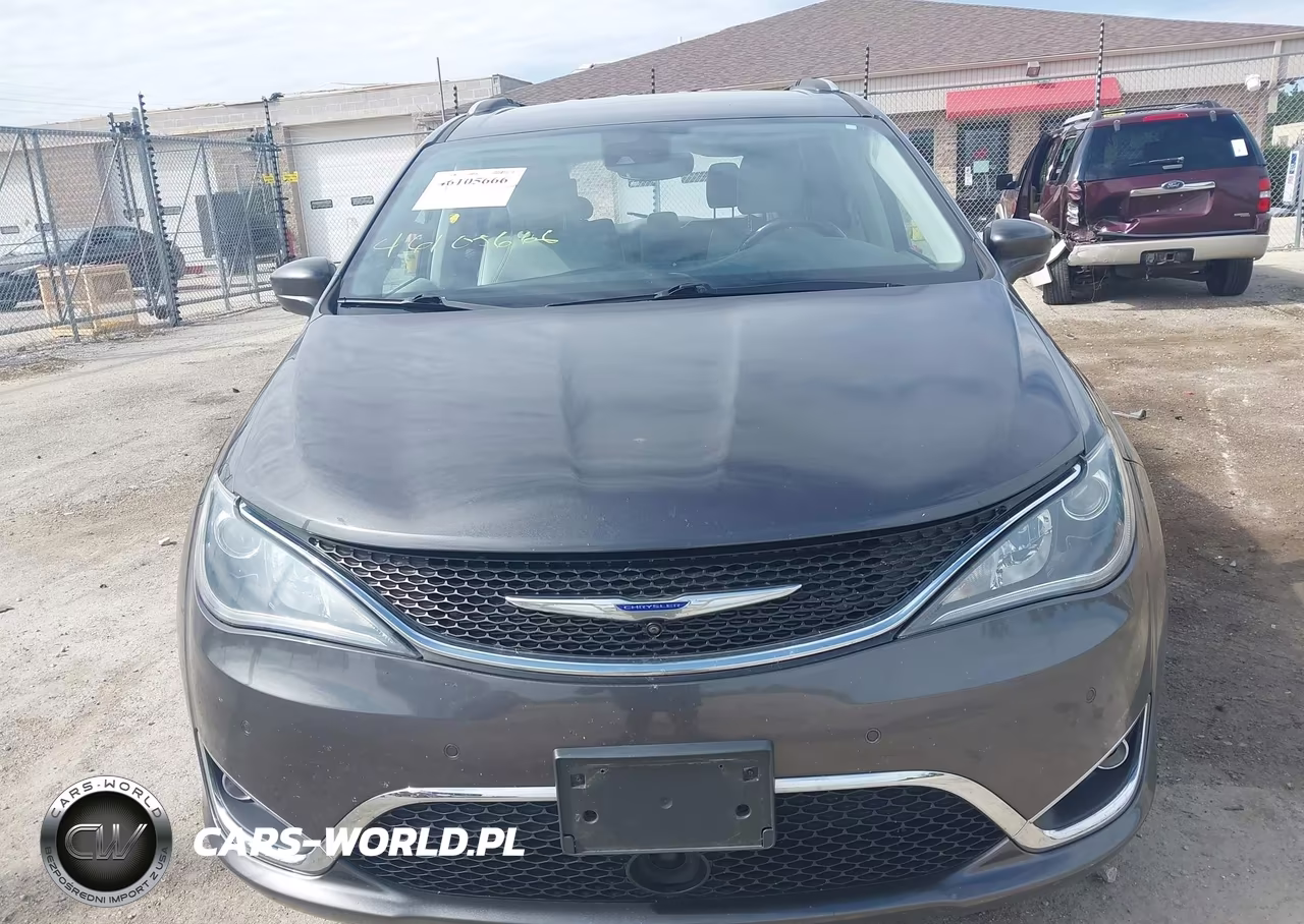 2020 Chrysler Pacifica Touring L Plus VIN:2C4RC1EG3LR100582 - 12
