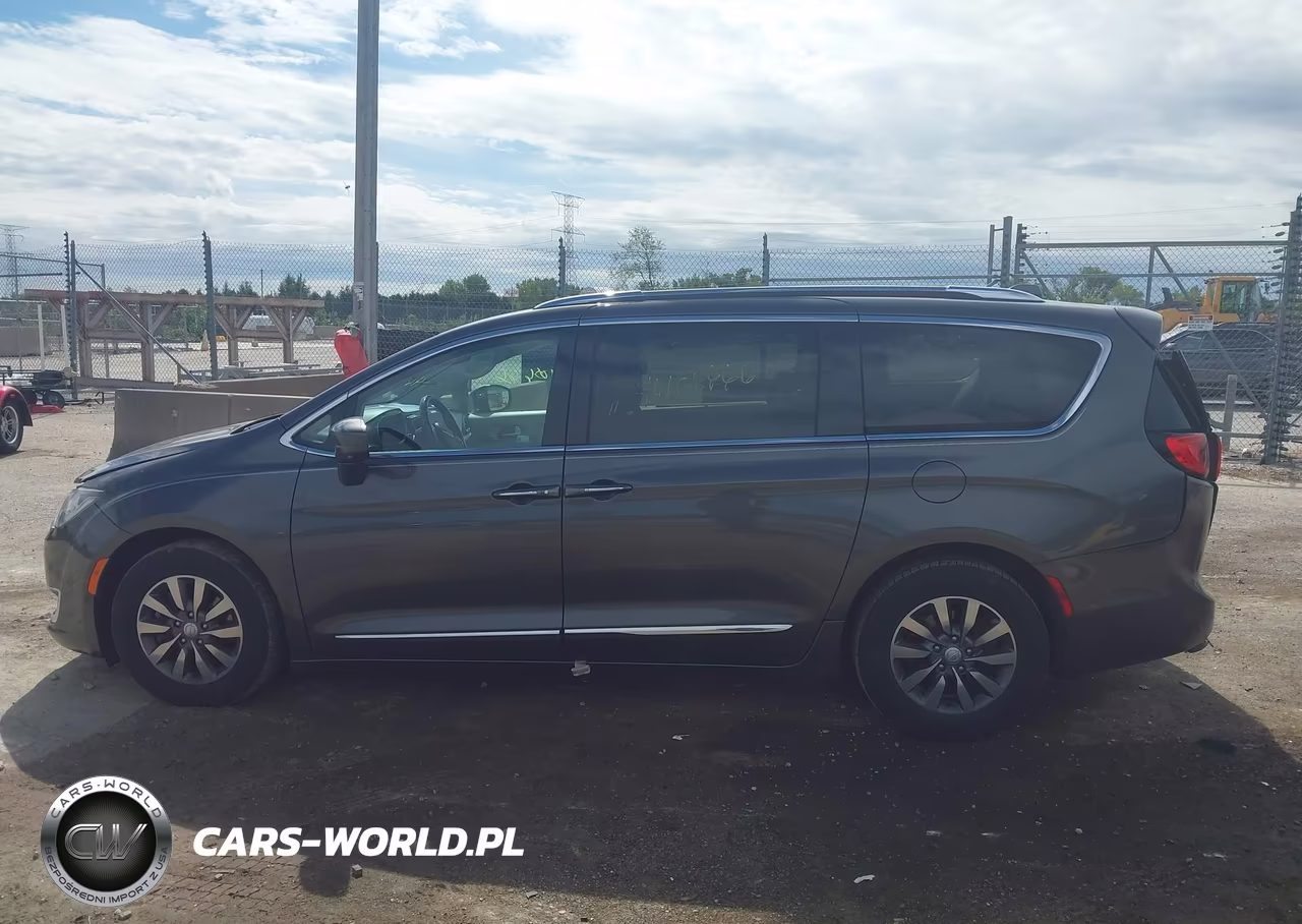 2020 Chrysler Pacifica Touring L Plus VIN:2C4RC1EG3LR100582 - 14