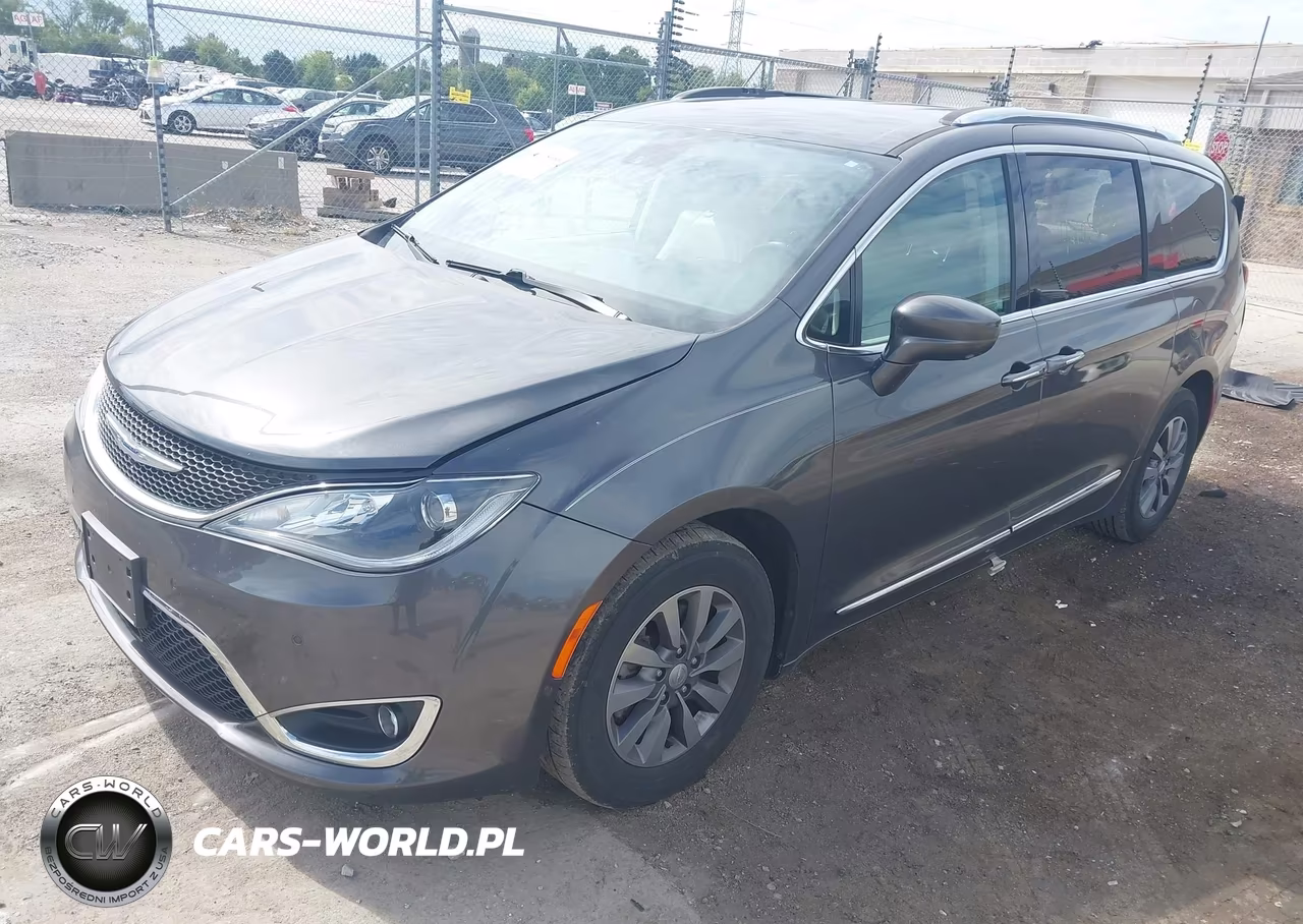 2020 Chrysler Pacifica Touring L Plus VIN:2C4RC1EG3LR100582 - 2