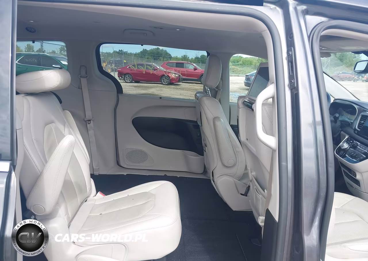 2020 Chrysler Pacifica Touring L Plus VIN:2C4RC1EG3LR100582 - 8