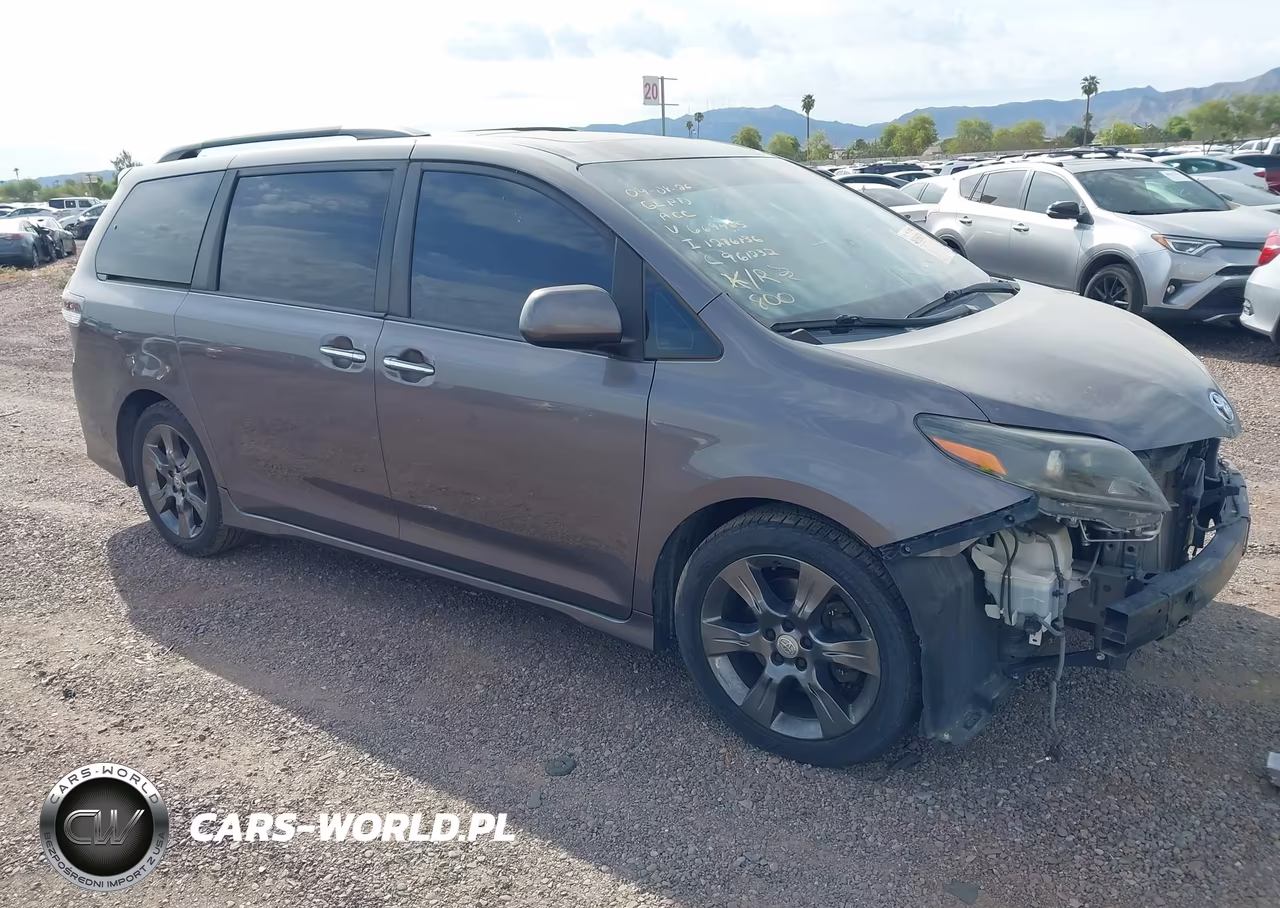2015 Toyota Sienna Se Premium 8 Passenger
