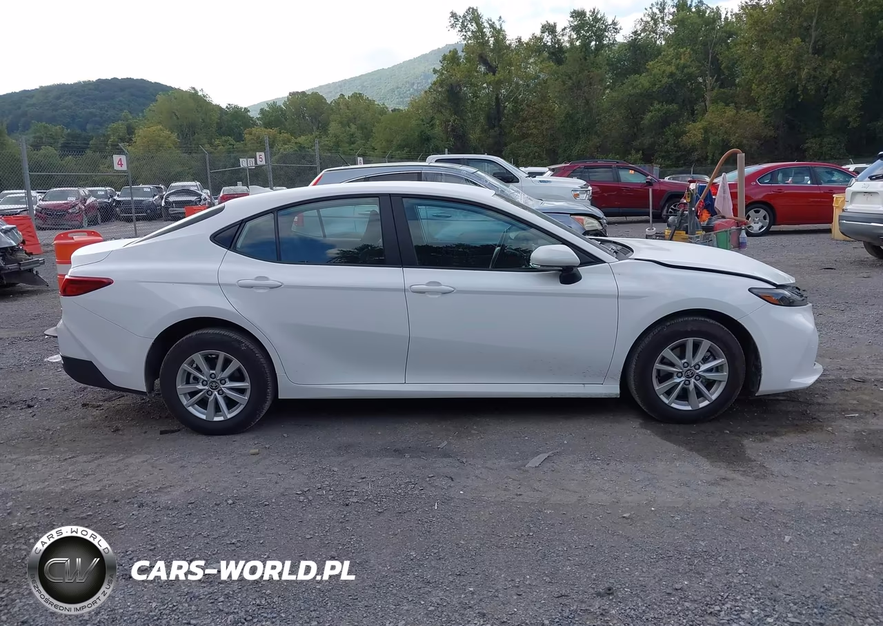 2026 Toyota Camry Le VIN:4T1DAACK9TU761071 - 13