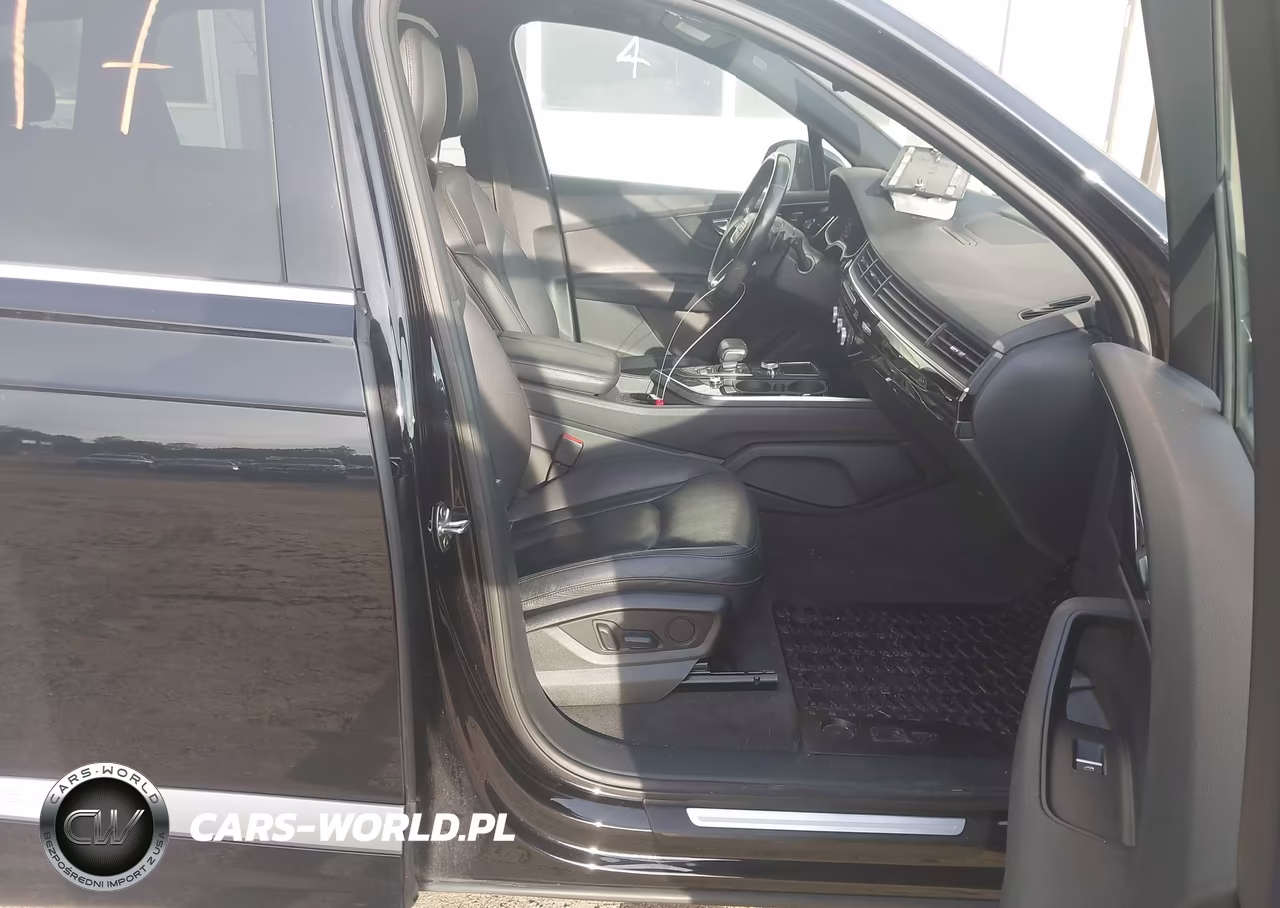 2017 Audi Q7 3.0T Premium VIN:WA1LAAF70HD043403 - 5