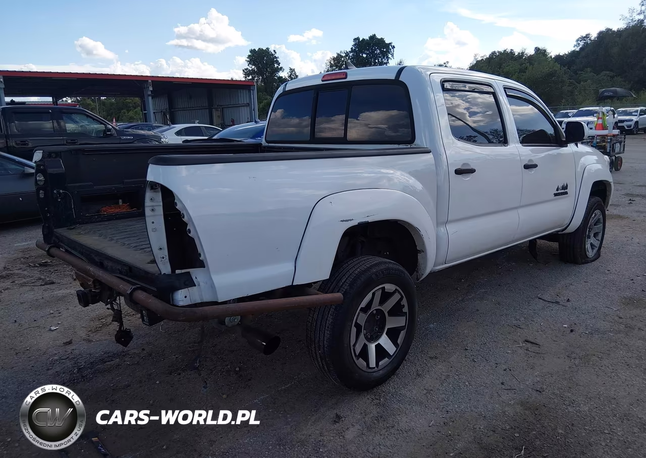 2014 Toyota Tacoma Prerunner V6 VIN:5TFJU4GN5EX061859 - 4