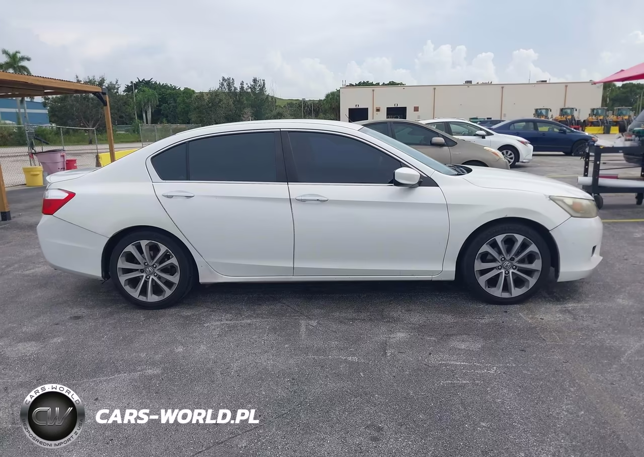 2013 Honda Accord Sport VIN:1HGCR2F5XDA100853 - 13