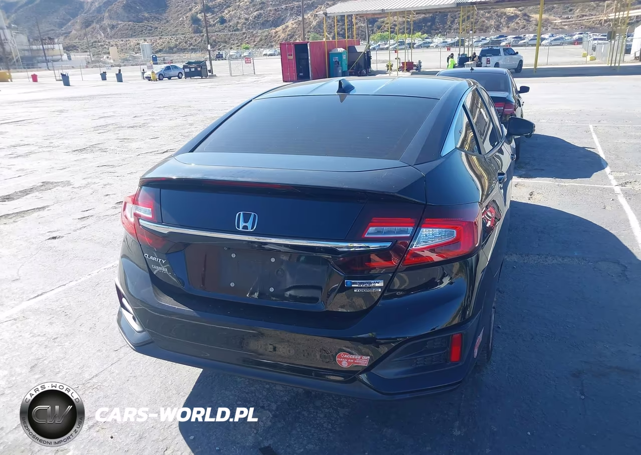 2018 Honda Clarity Plug-In Hybrid Touring VIN:JHMZC5F36JC008549 - 4