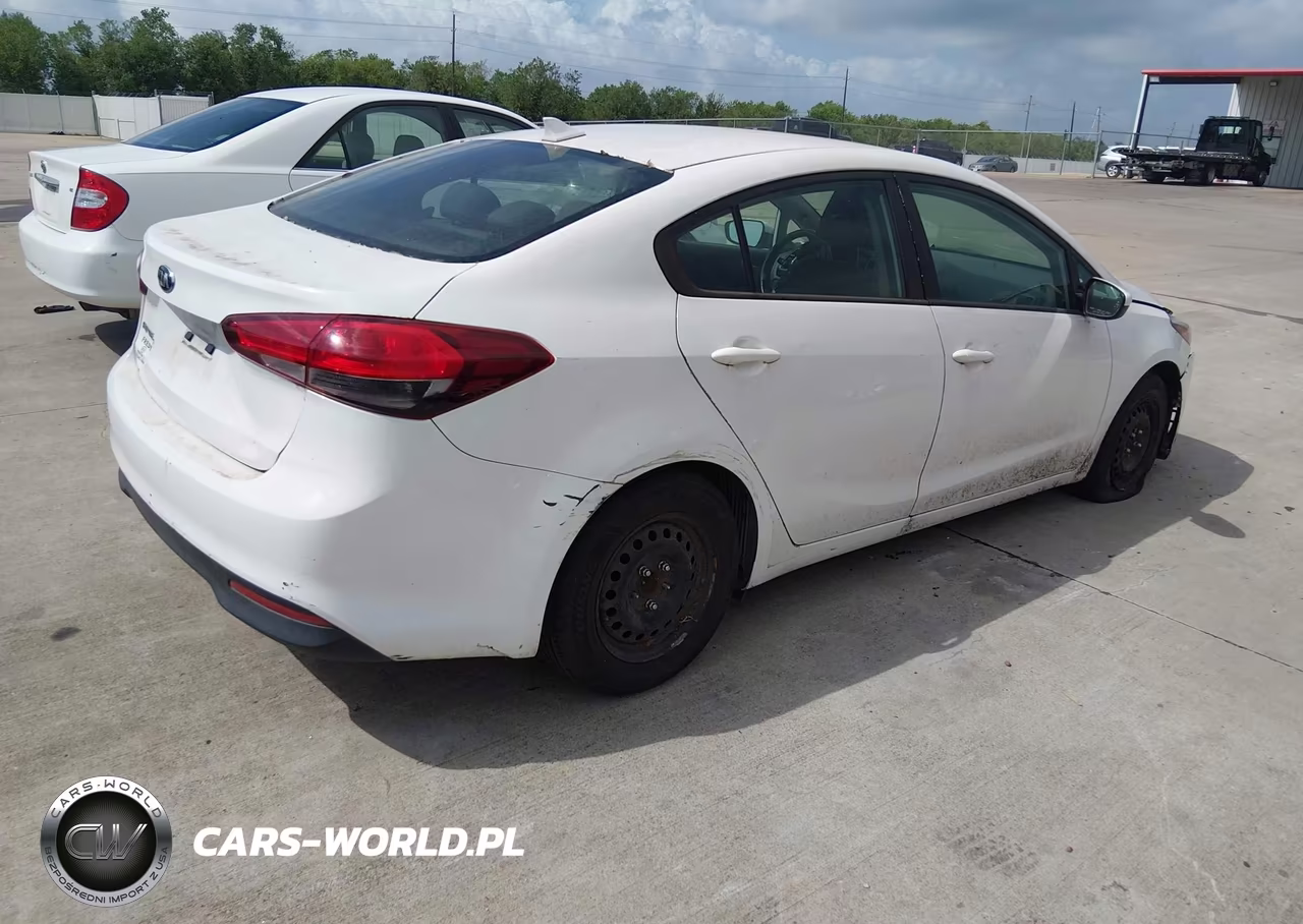 2018 Kia Forte Lx VIN:3KPFK4A73JE239770 - 4