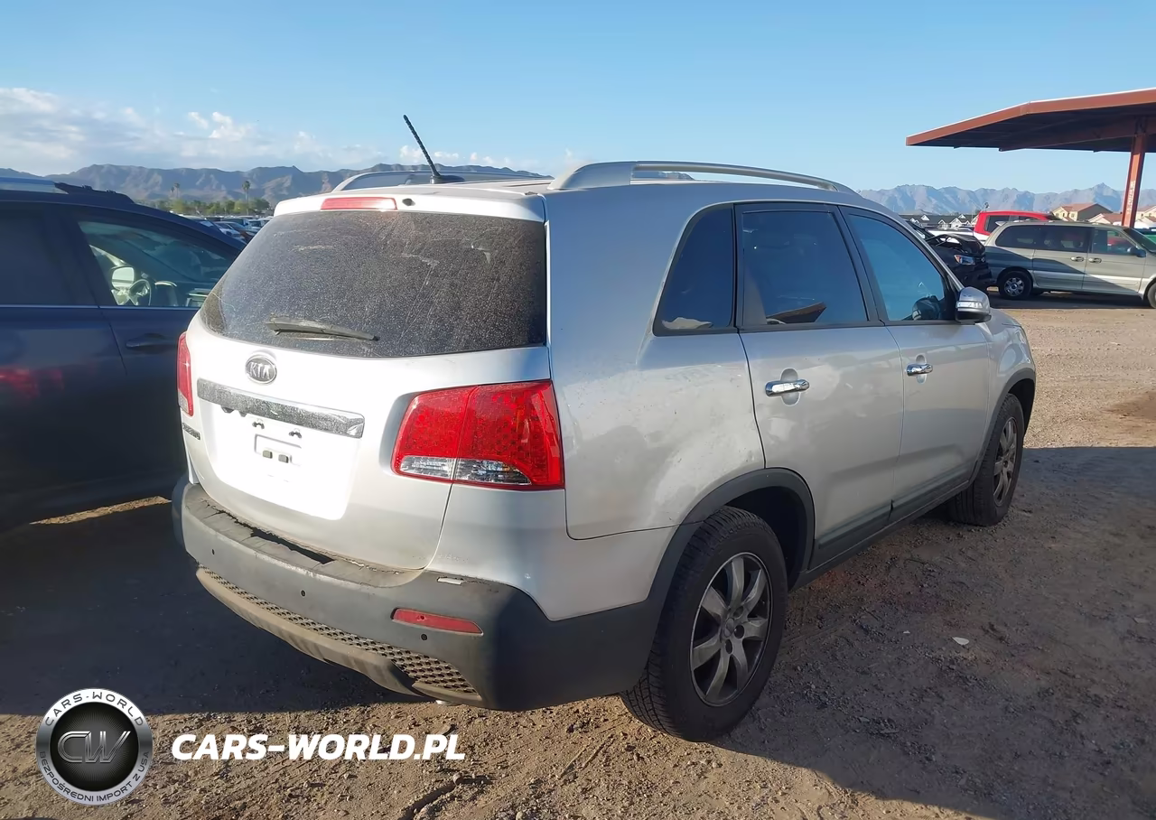2012 Kia Sorento Lx VIN:5XYKT4A60CG206783 - 4