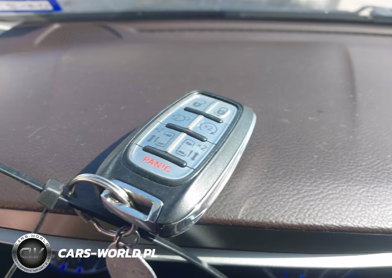 2017 Chrysler Pacifica Touring-L VIN:2C4RC1BGXHR665617 - 11