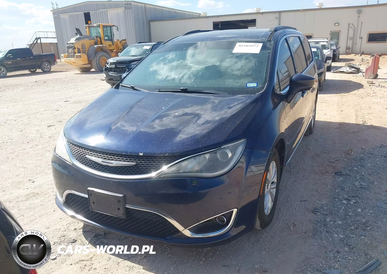 2017 Chrysler Pacifica Touring-L VIN:2C4RC1BGXHR665617 - 12