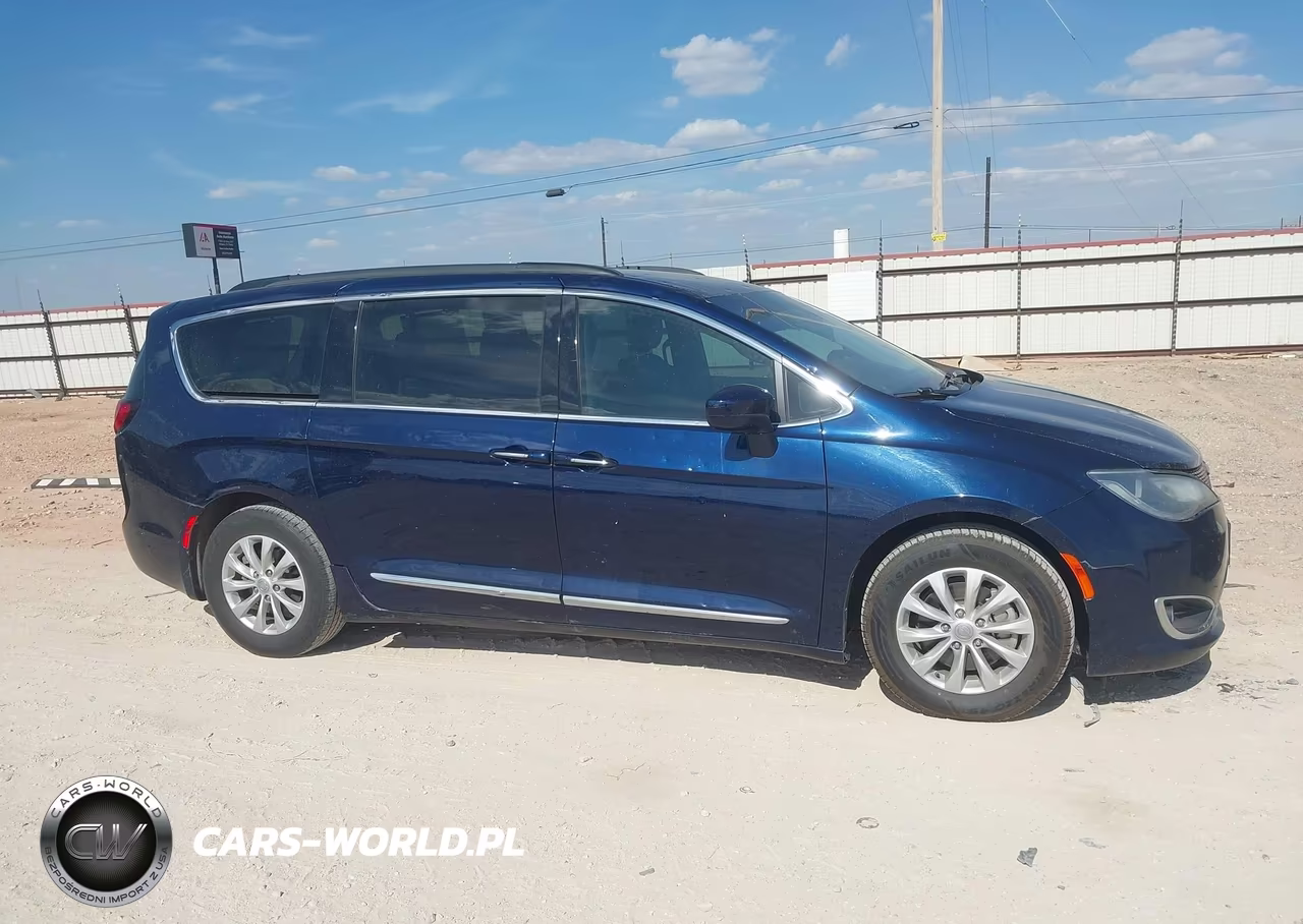 2017 Chrysler Pacifica Touring-L VIN:2C4RC1BGXHR665617 - 13