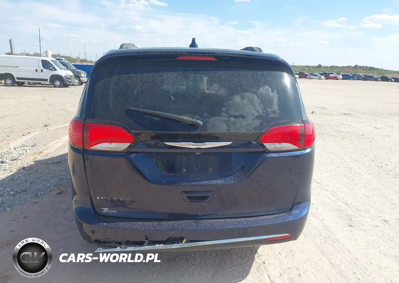 2017 Chrysler Pacifica Touring-L VIN:2C4RC1BGXHR665617 - 16