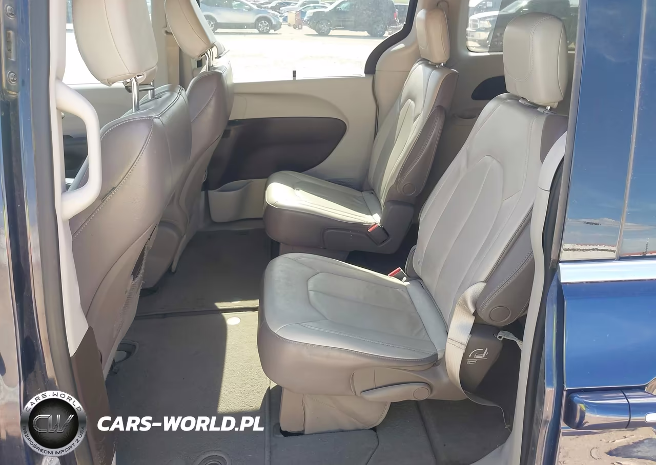 2017 Chrysler Pacifica Touring-L VIN:2C4RC1BGXHR665617 - 8