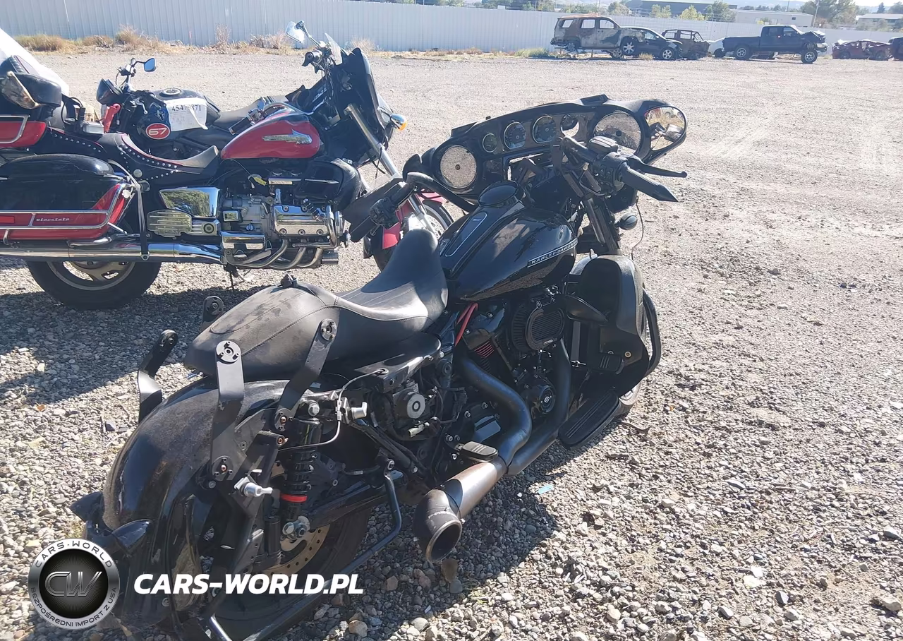 2018 Harley-Davidson Flhxs Street Glide Special VIN:1HD1KRC10JB675438 - 4