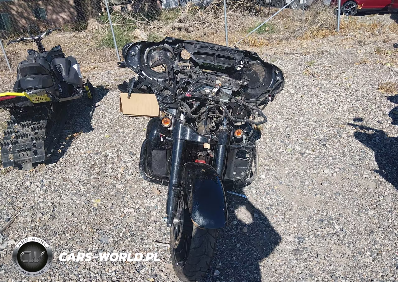 2018 Harley-Davidson Flhxs Street Glide Special VIN:1HD1KRC10JB675438 - 5