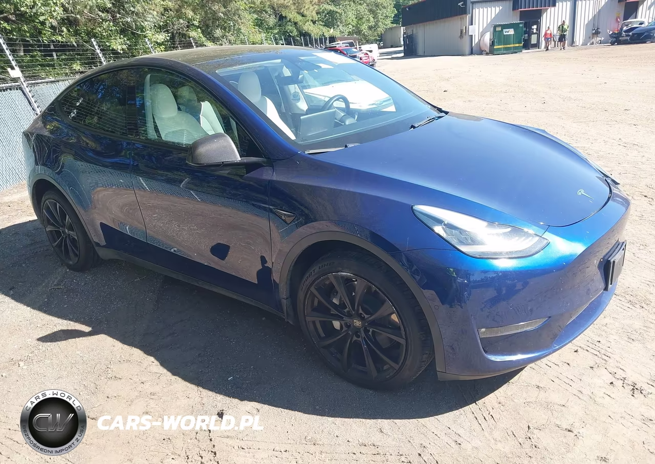 2022 Tesla Model Y Long Range Dual Motor All-Wheel Drive