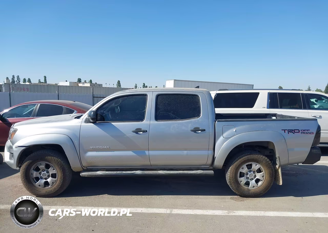 2015 Toyota Tacoma Base V6 VIN:5TFLU4EN5FX138291 - 17