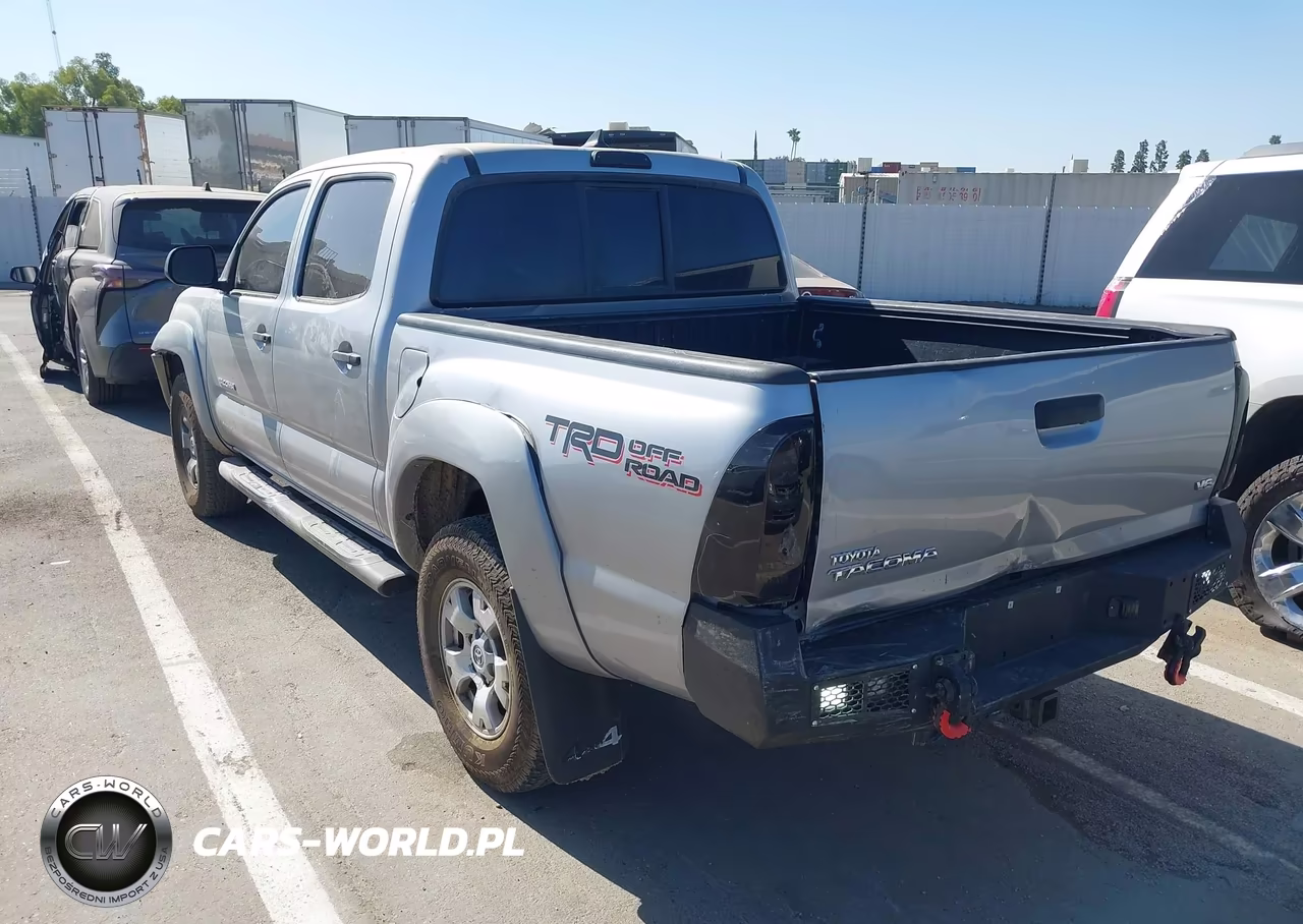 2015 Toyota Tacoma Base V6 VIN:5TFLU4EN5FX138291 - 3