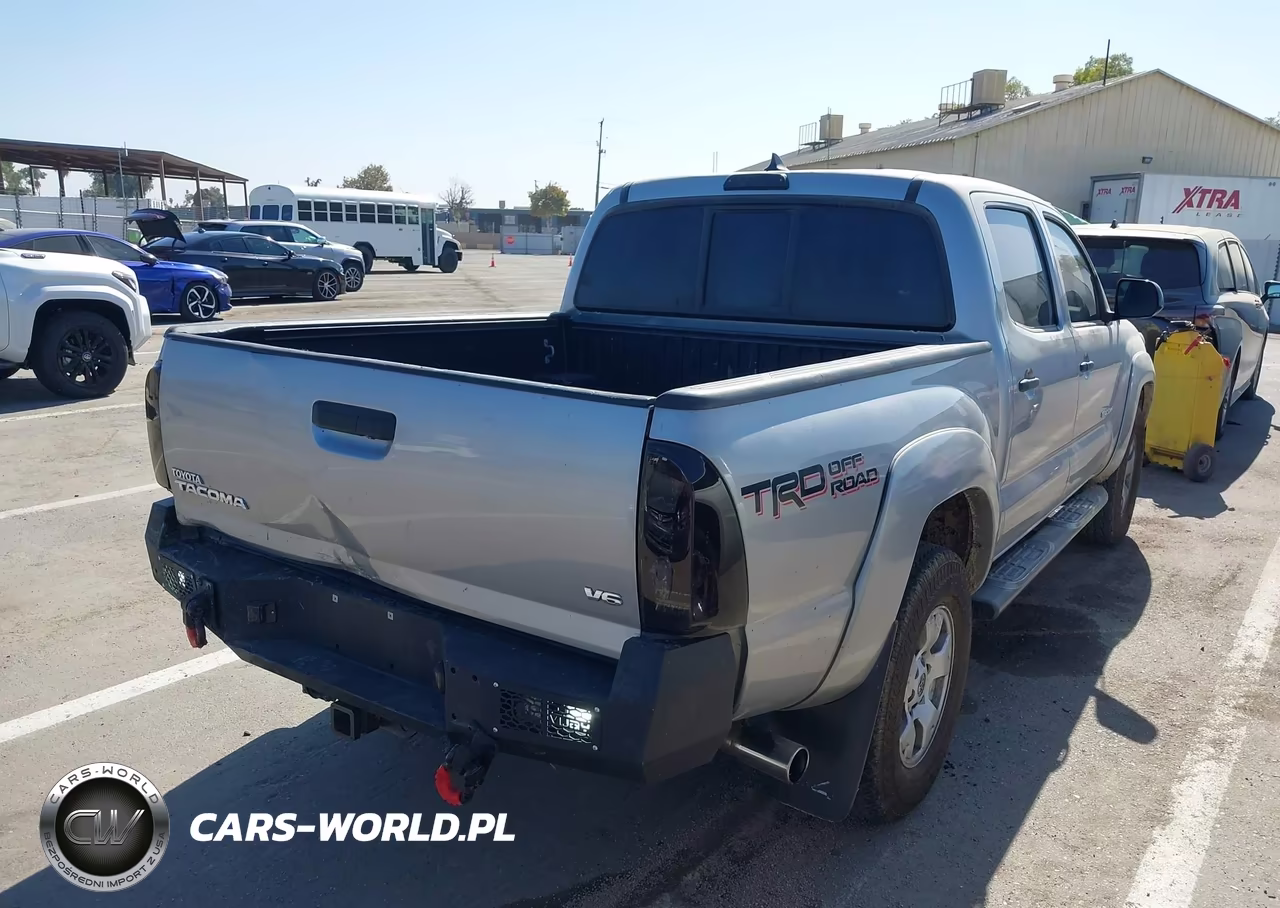2015 Toyota Tacoma Base V6 VIN:5TFLU4EN5FX138291 - 4