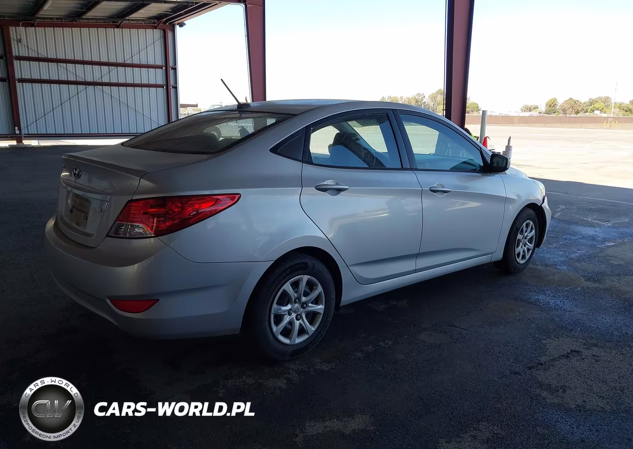 2013 Hyundai Accent Gls VIN:KMHCT4AE3DU537977 - 4