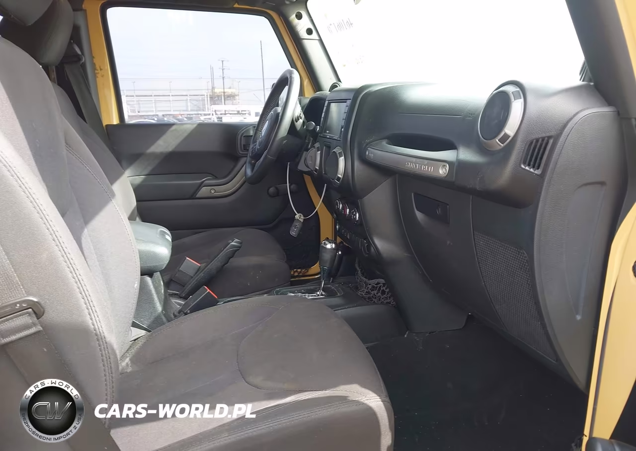 2014 Jeep Wrangler Unlimited Sport VIN:1C4BJWDGXEL221188 - 5