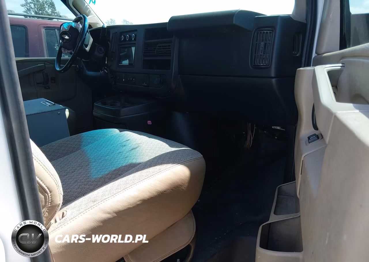 2017 Chevrolet Express 3500 Work Van VIN:1GCZGHFF5H1164122 - 5