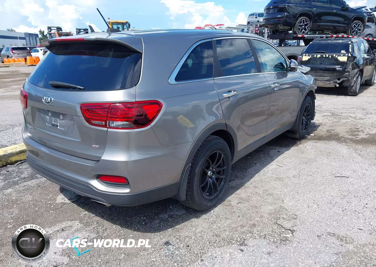 2019 Kia Sorento 2.4L L VIN:5XYPG4A31KG521610 - 4