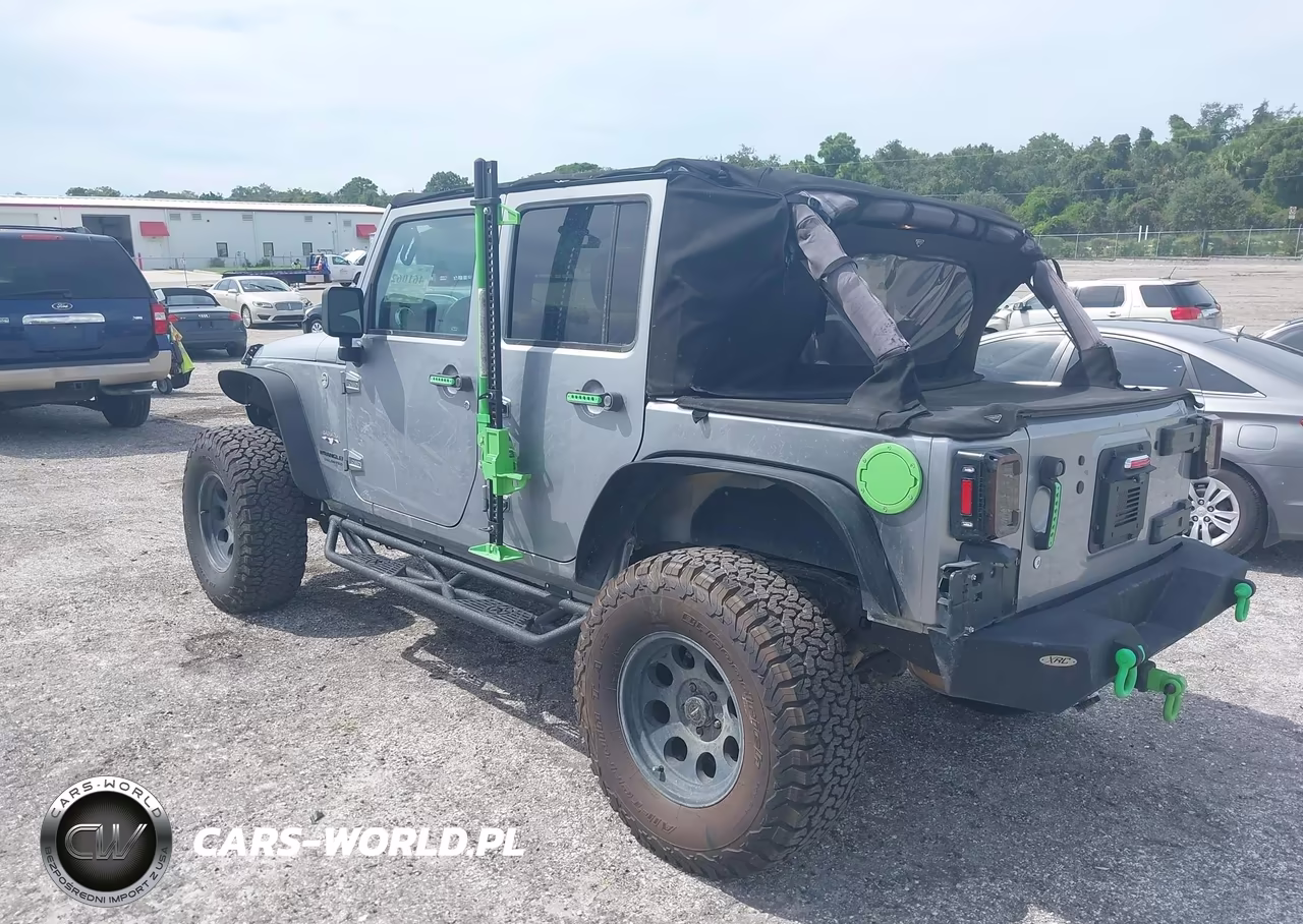 2017 Jeep Wrangler Unlimited Sahara 4X4 VIN:1C4HJWEG4HL668578 - 3