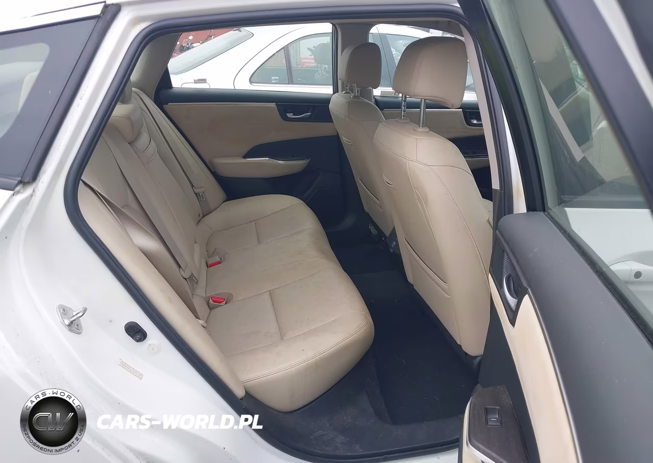 2018 Honda Clarity Plug-In Hybrid Touring VIN:JHMZC5F32JC019368 - 8