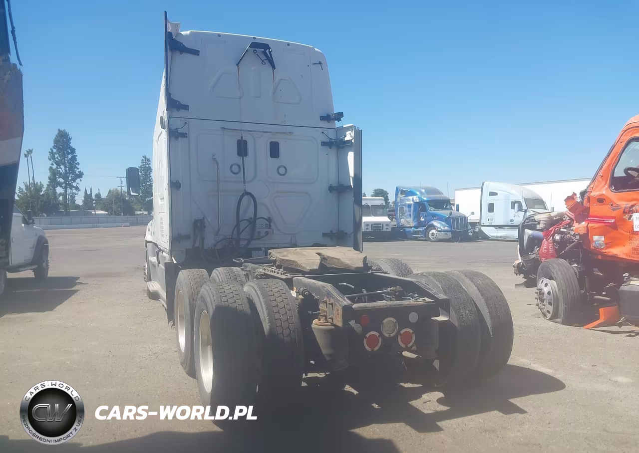 2016 Freightliner Cascadia 125 VIN:3AKJGLDR0GSHF1582 - 3