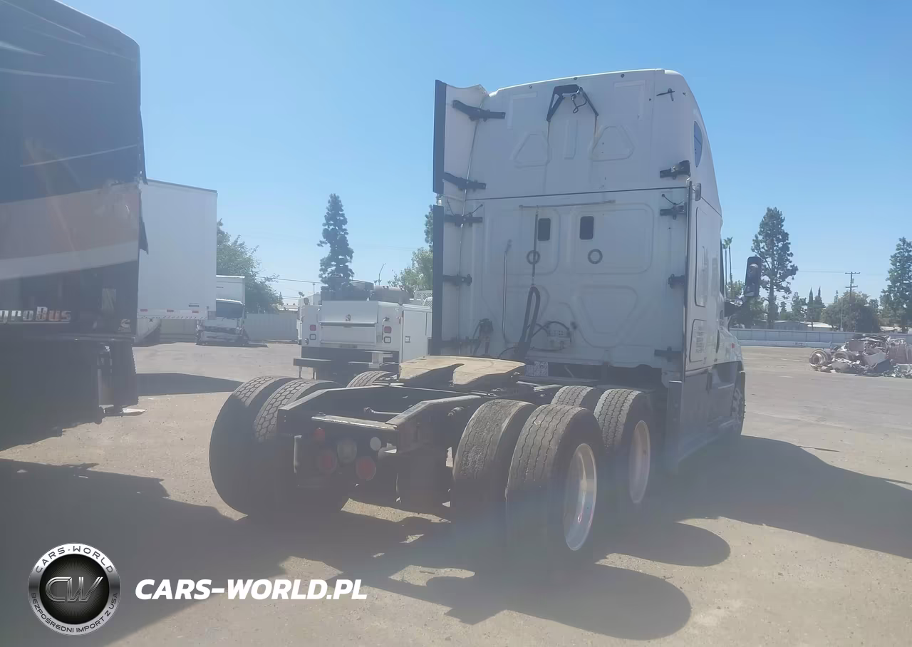 2016 Freightliner Cascadia 125 VIN:3AKJGLDR0GSHF1582 - 4