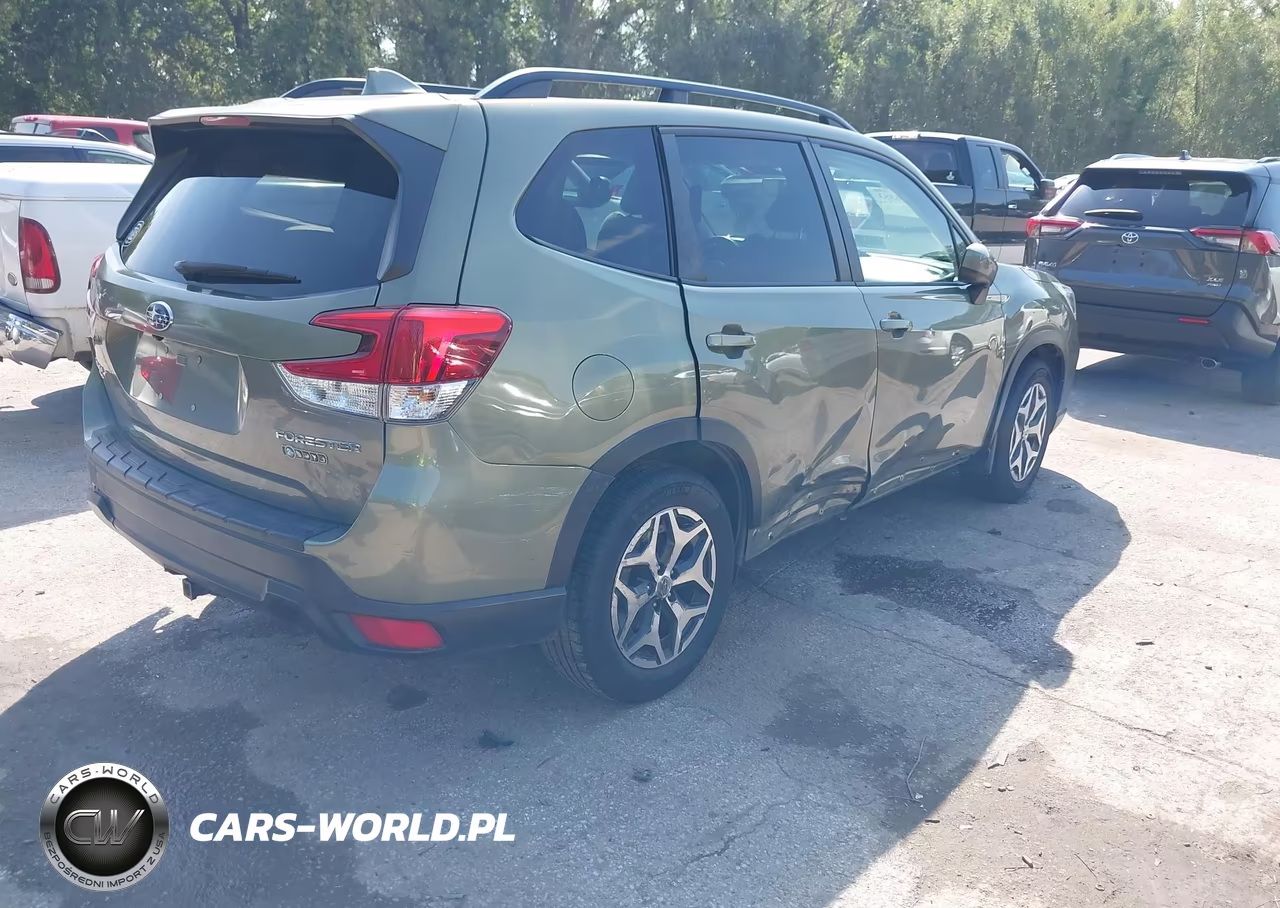 2019 Subaru Forester Premium VIN:JF2SKAGCXKH427720 - 4