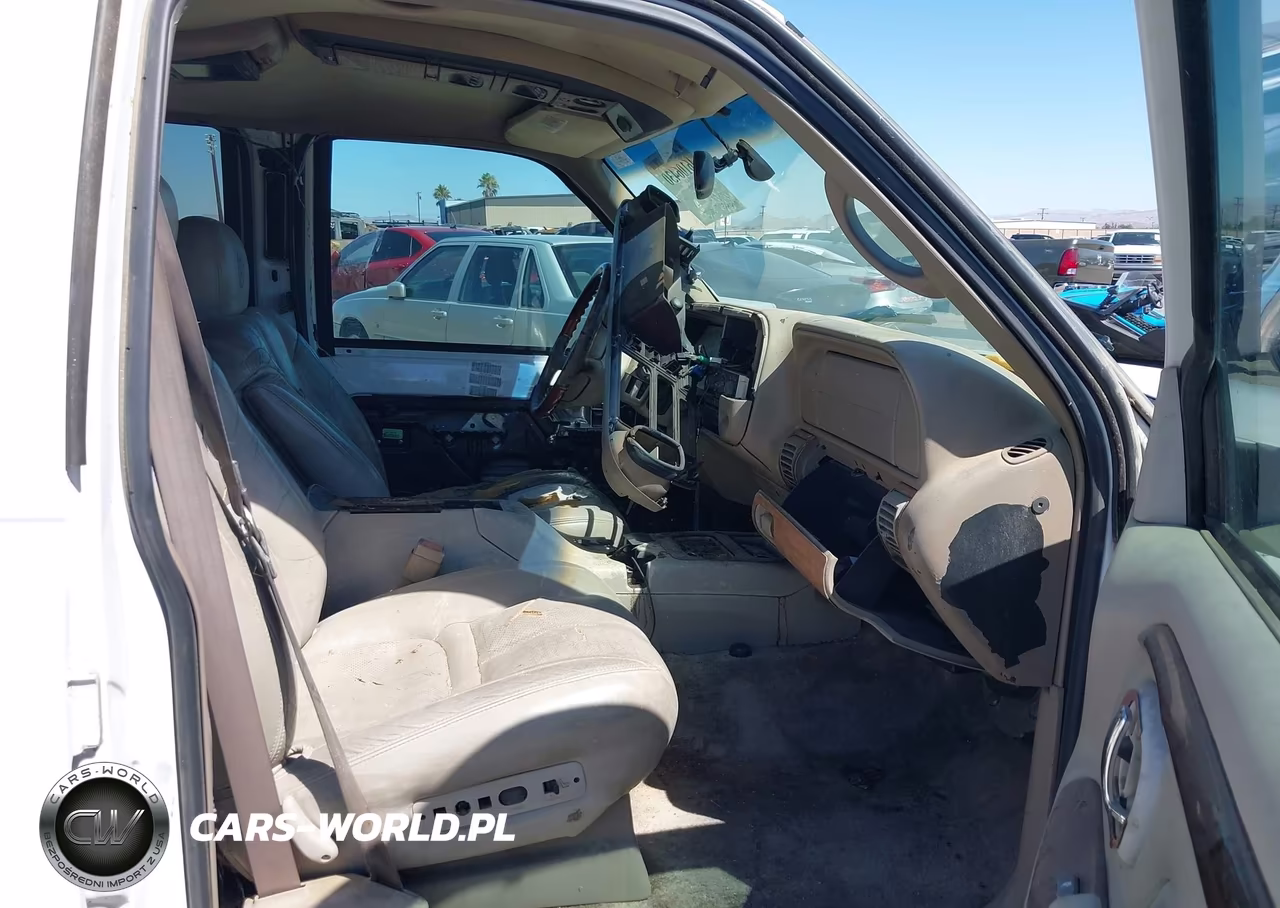 2000 Cadillac Escalade Standard VIN:1GYEK13R2YR154422 - 5