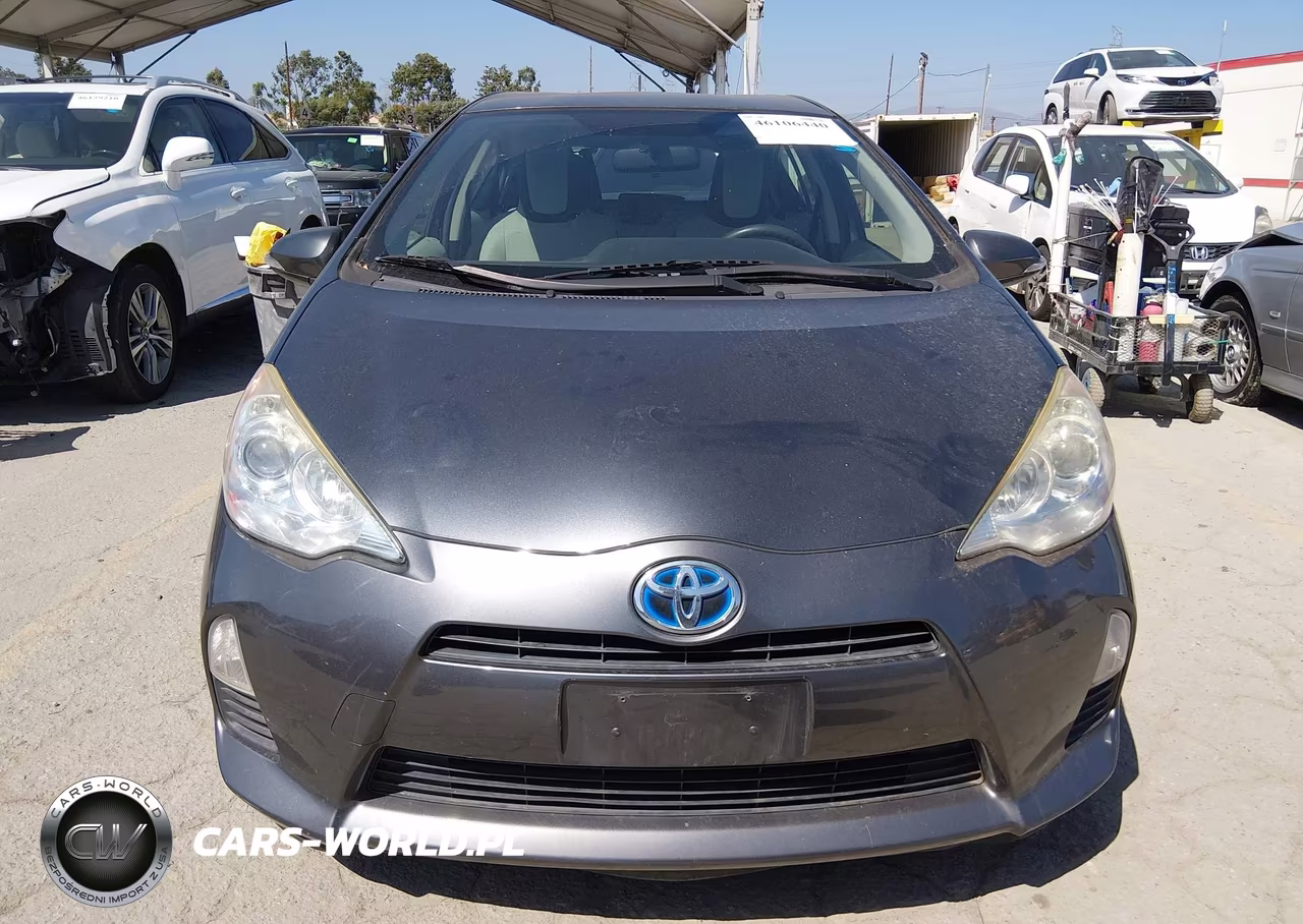 2014 Toyota Prius C One VIN:JTDKDTB35E1076594 - 13