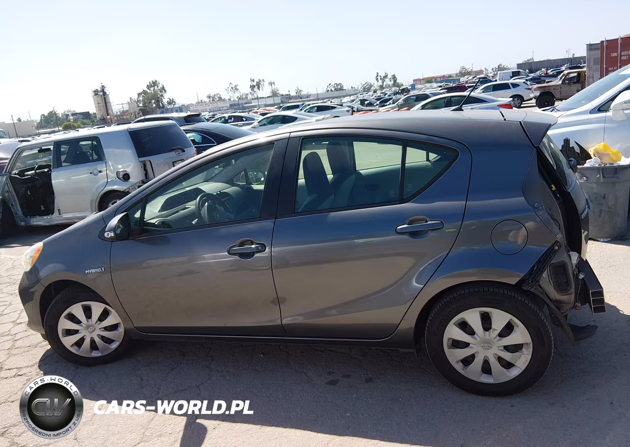 2014 Toyota Prius C One VIN:JTDKDTB35E1076594 - 15