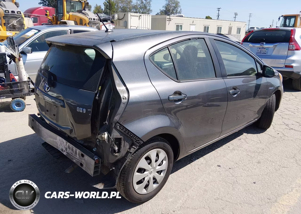 2014 Toyota Prius C One VIN:JTDKDTB35E1076594 - 4