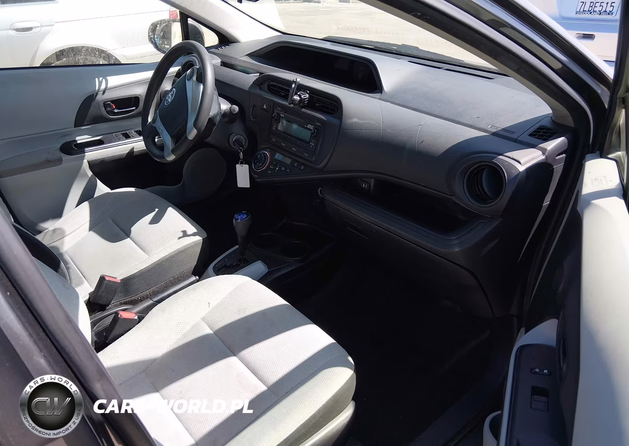2014 Toyota Prius C One VIN:JTDKDTB35E1076594 - 5