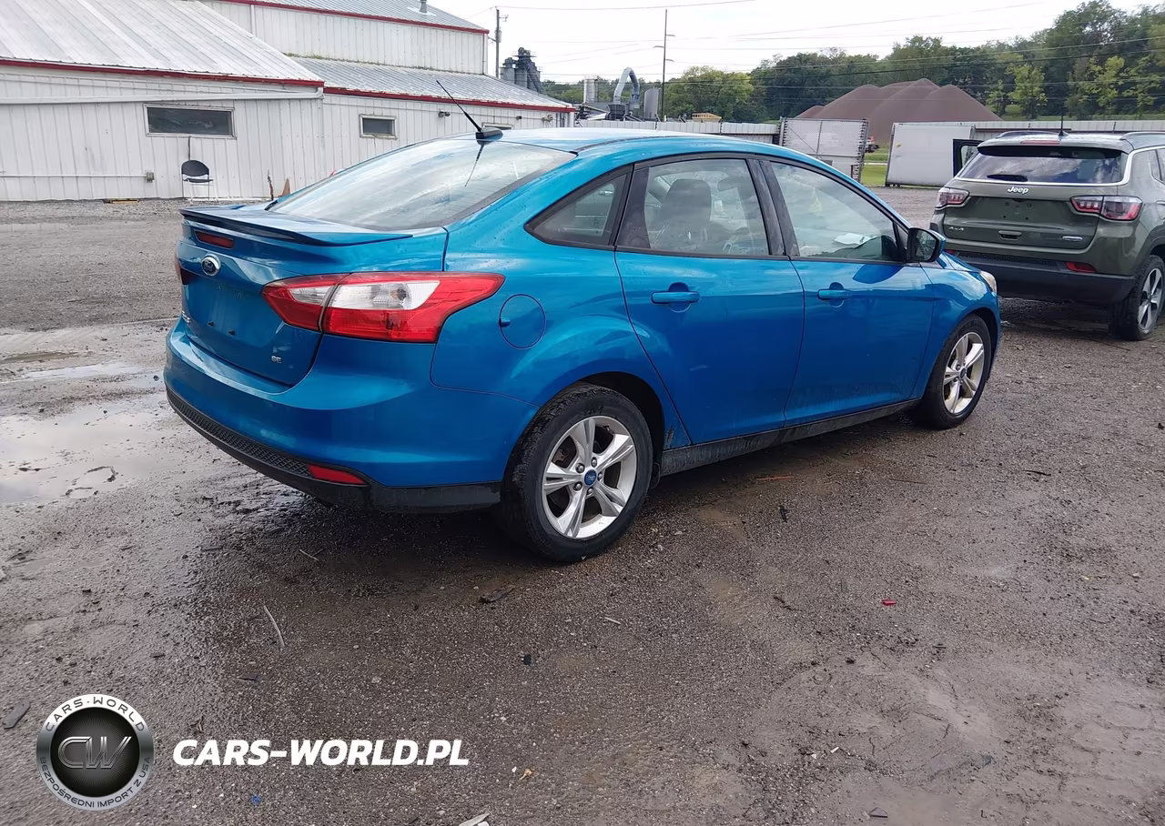 2012 Ford Focus Se VIN:1FAHP3F23CL226356 - 4