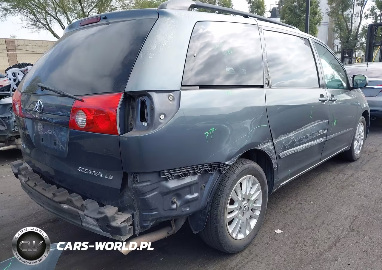 2010 Toyota Sienna Le VIN:5TDKK4CC5AS339223 - 4