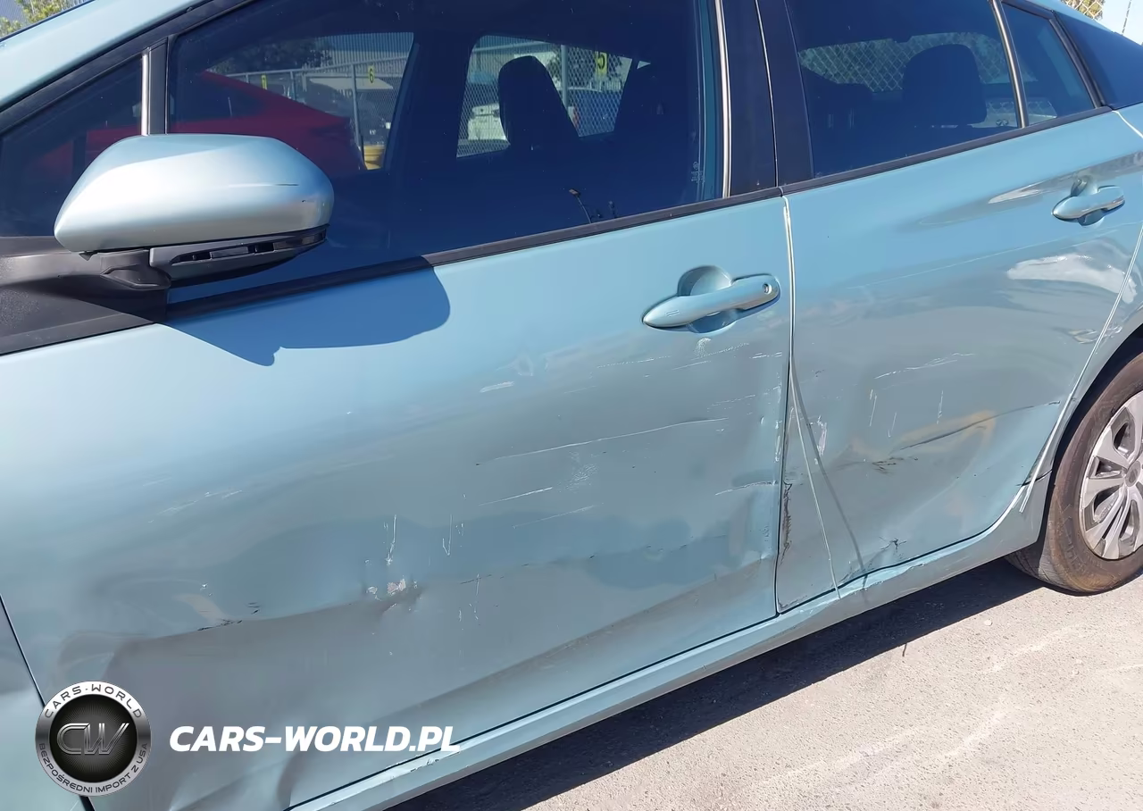 2020 Toyota Prius L Eco VIN:JTDKARFU1L3111664 - 6