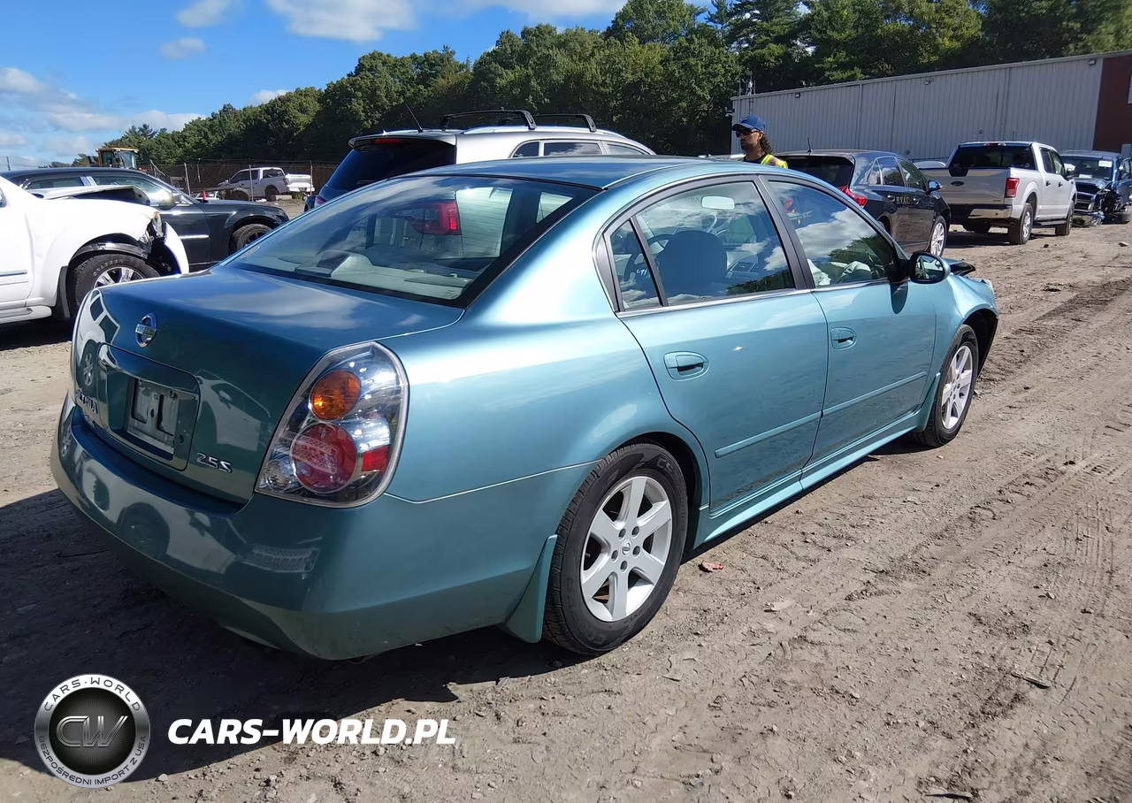 2002 Nissan Altima 2.5 S VIN:1N4AL11DX2C715247 - 4