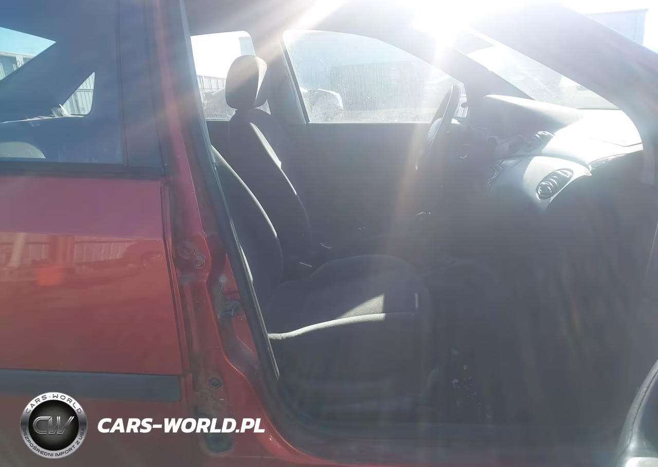 2000 Ford Focus Lx VIN:1FAFP33P5YW419122 - 5