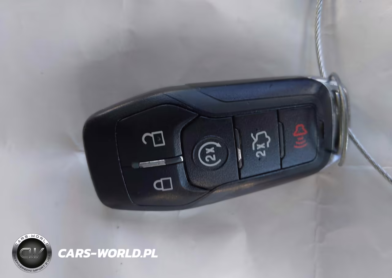 2016 Ford Fusion Hybrid Titanium VIN:3FA6P0RU6GR240374 - 11