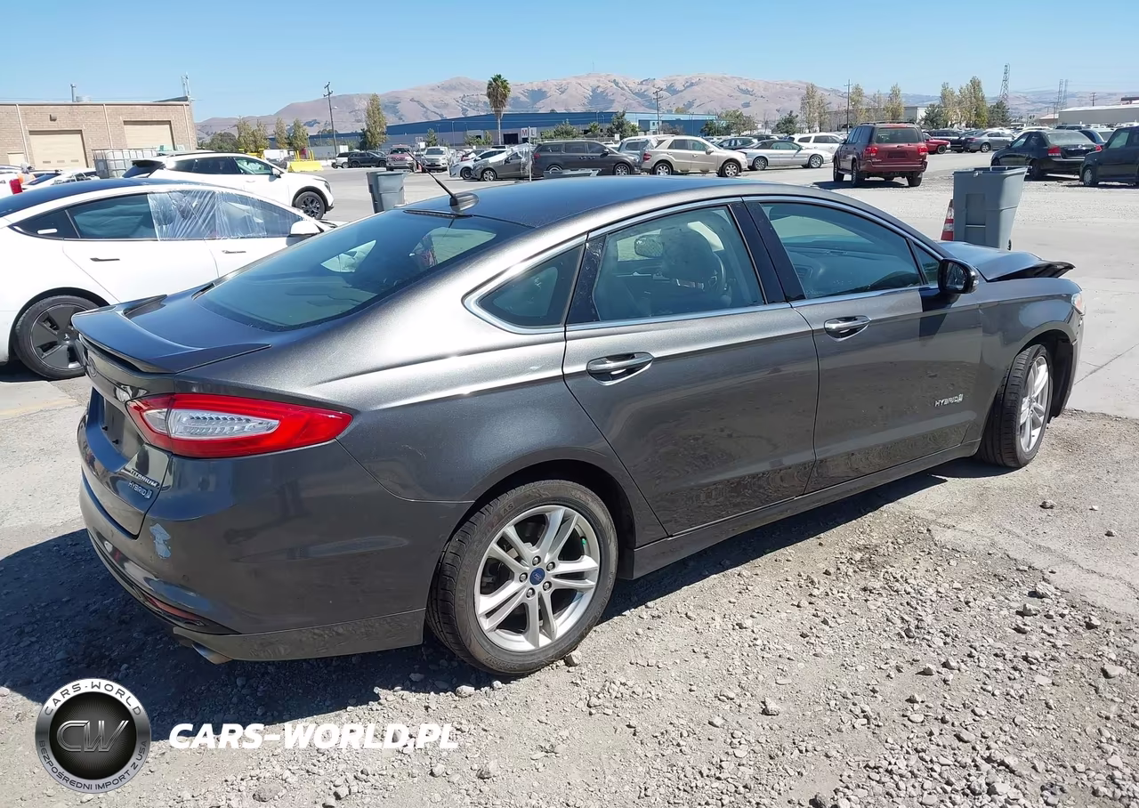 2016 Ford Fusion Hybrid Titanium VIN:3FA6P0RU6GR240374 - 4