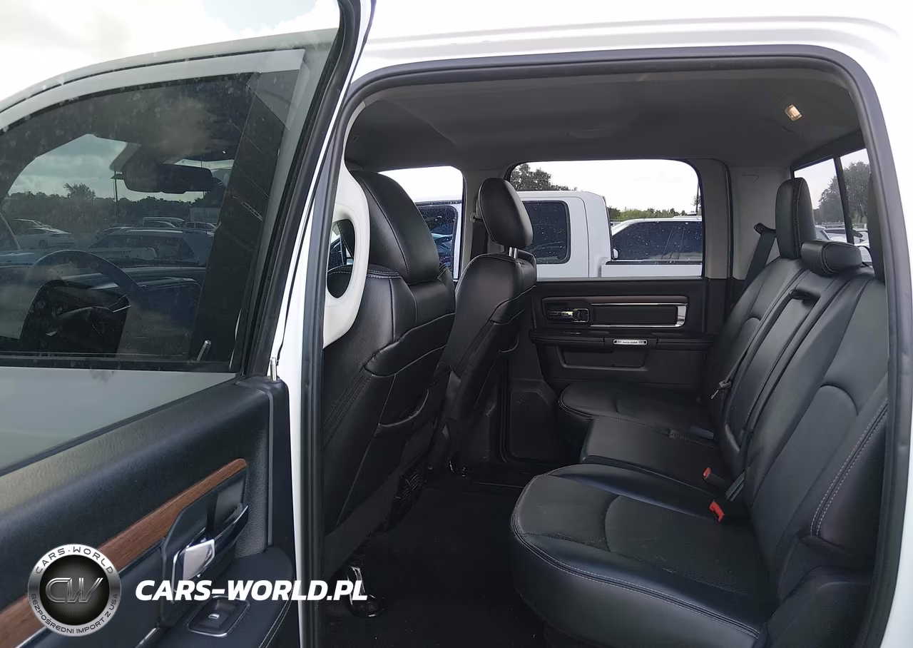 2017 Ram 2500 Laramie 4X4 6'4 Box VIN:3C6UR5FL5HG588319 - 8