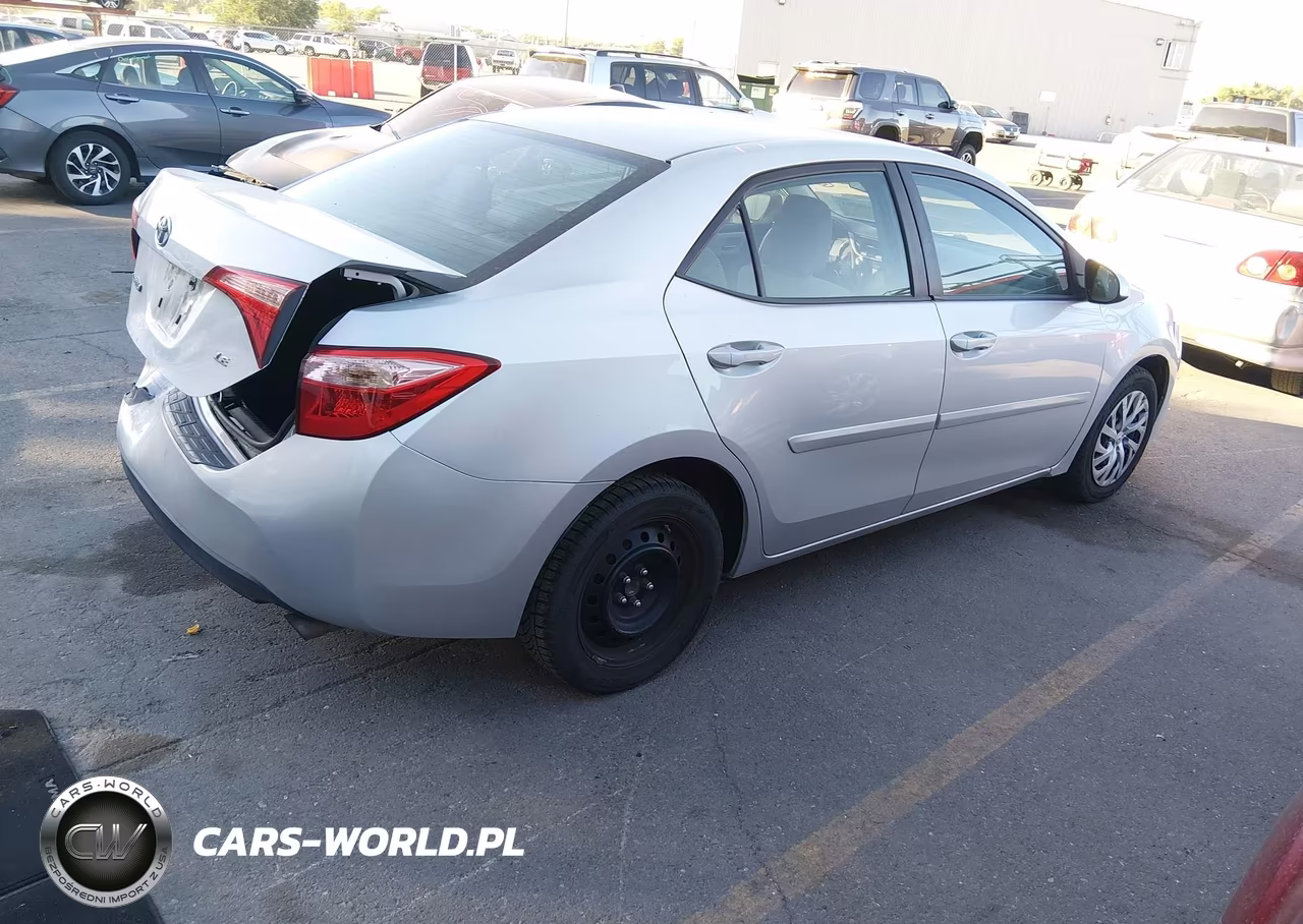2017 Toyota Corolla Le VIN:2T1BURHE8HC825433 - 4